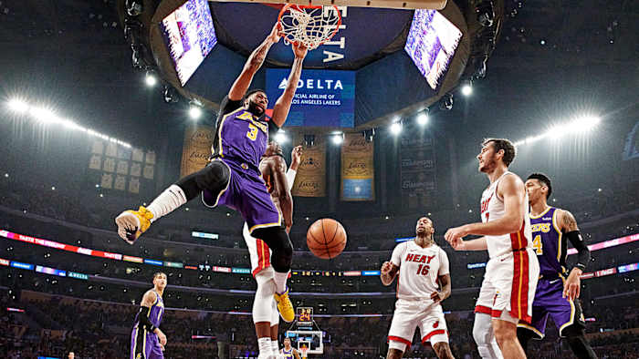 anthony-davis-lakers-heat-dunk